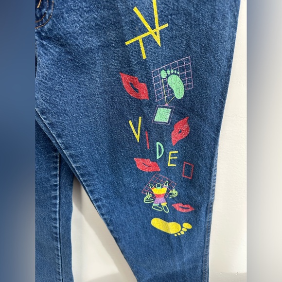Vintage 80’s “Video” Printed High Rise Mid Wash Straight Leg Jeans Size 28 - Picture 5 of 9